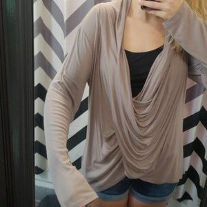 Stretchy grey/tan scope top